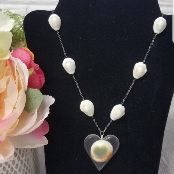 Vintage cowrie shell / sterling silver necklace - Picture 10 of 10